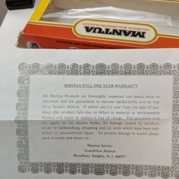 MANTUA New York Central 1650 Locomotive w Operating Headlight Engine 411-22 , HO - Picture 14 of 16